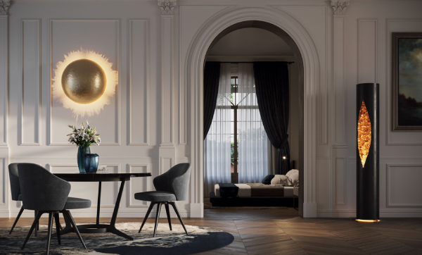 Séjour raffiné avec colonne lumineuse diffusant une lueur chaleureuse, intégrée dans un intérieur aux moulures classiques.