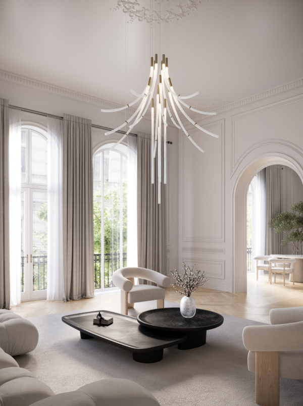 Séjour élégant aux tons clairs avec grand lustre contemporain en tiges lumineuses courbées, baigné de lumière naturelle grâce à de hautes fenêtres cintrées.