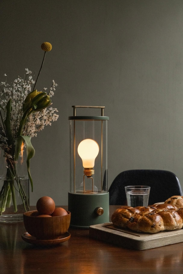 Table lamp in the shape of a lantern.