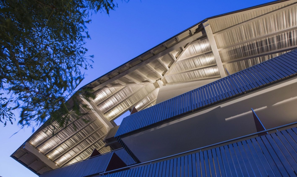 Discreet, versatile lighting to enhance façades and illuminate beams