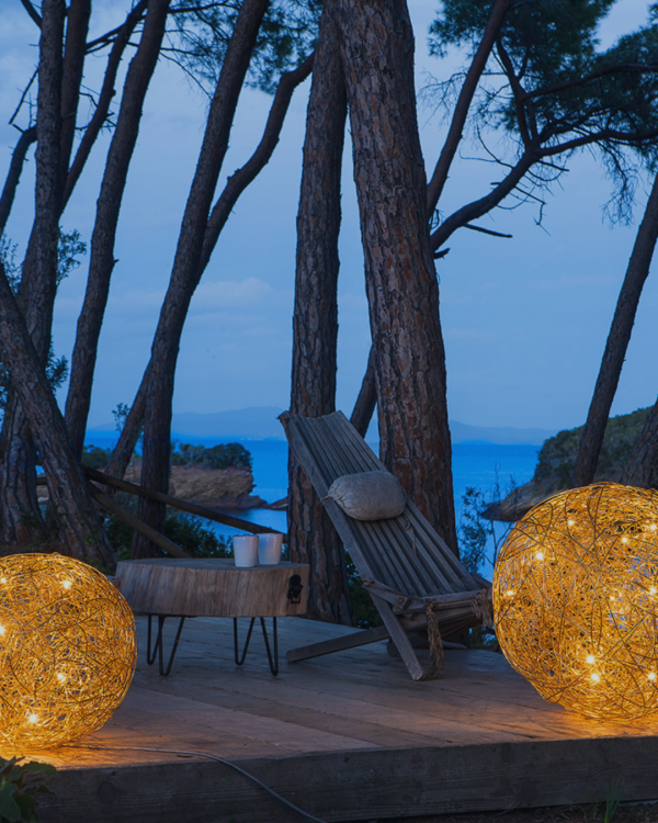 Lumière extérieur sous les arbres