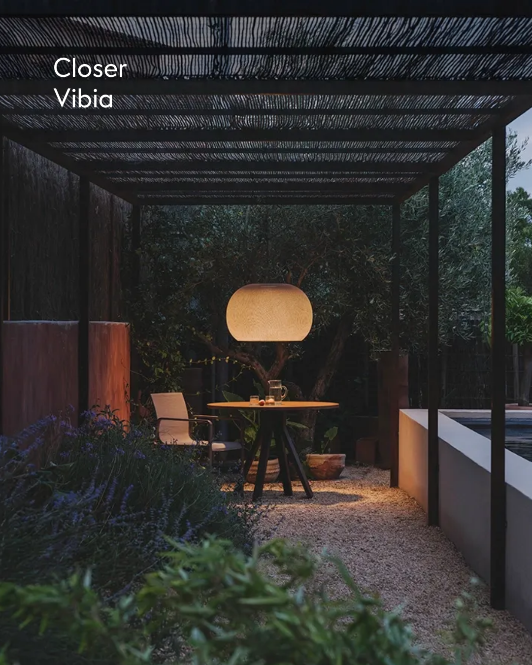 Lumière extérieur sous une pergola