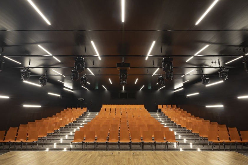 Spatial lighting in the auditorium