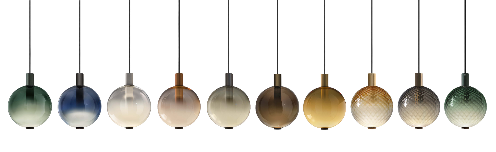 Une boule de verre réalisée à la main grâce au savoir-faire des maîtres verriers de Murano, avec la technique dissimulée à l'intérieur. C'est vraiment un luminaire très technique. La lumière sort comme un faisceau de ces bulles en verre de Murano soufflées une à une à la bouche, avec un mélange de couleurs très original. C'est un mélange de design italien et allemand.