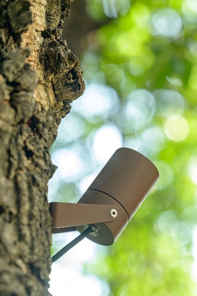 Trois tailles et des accessoires pour la fixation sur les arbres